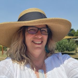 Meet your Posher, Denise